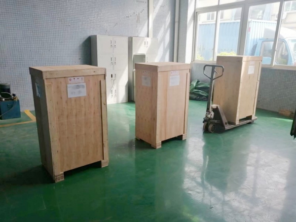 Máquina semiautomática de parada superior Zhenyu enviada a España