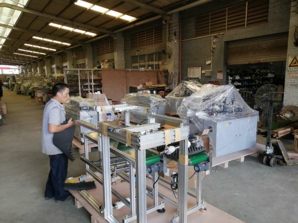 Busy Loading For Automatic Disposable Mask Making Machine Before Holidays
