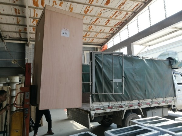 Shipment For Semi-auto Plastic Injection Molding Machine