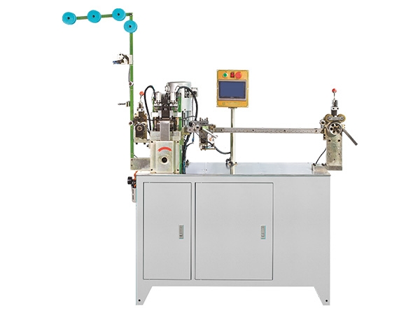 Full-automatic nylon zipper two-way gapping and stripping machine